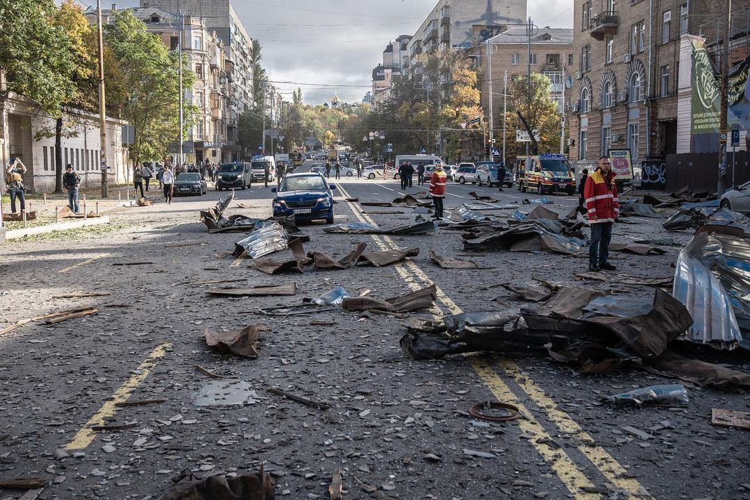 Ракетный удар по Киеву – пострадал бизнес-центр 101 Tower