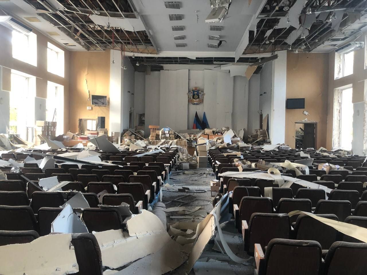 В оккупированном Донецке загорелась городская администрация