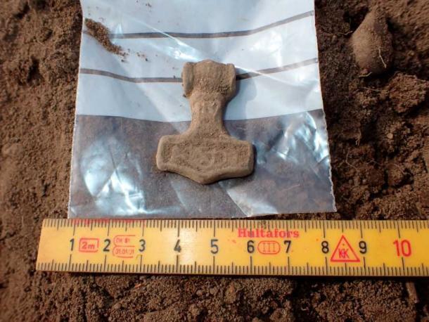 В Швеции археологи нашли ''молот тора'' датированный 10 веком (фото)