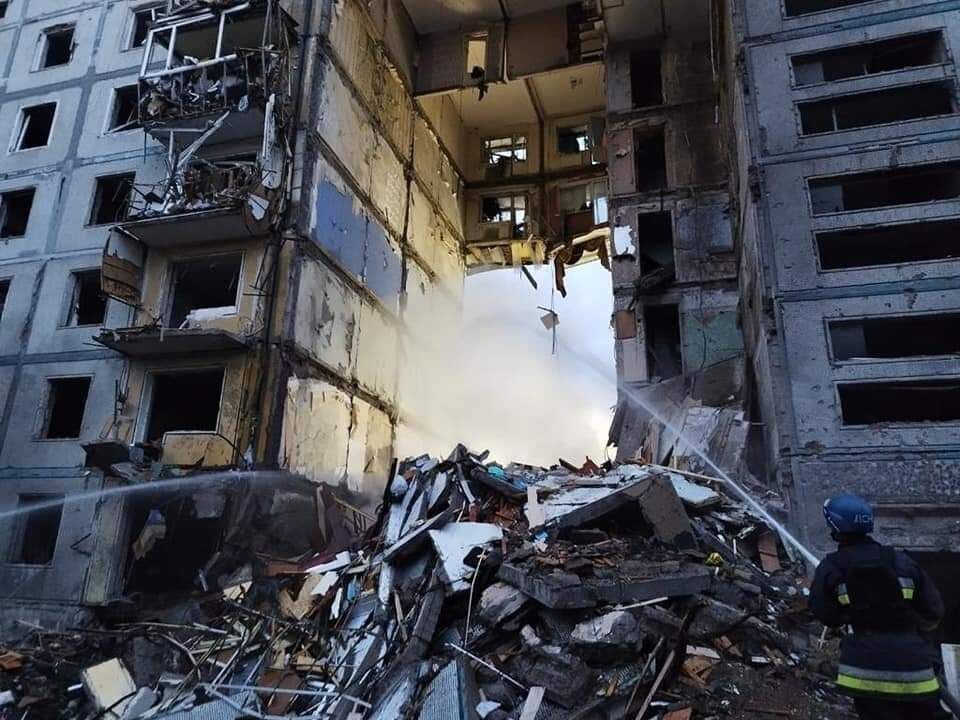 Оккупанты снова обстреляли многоэтажки в Запорожье
