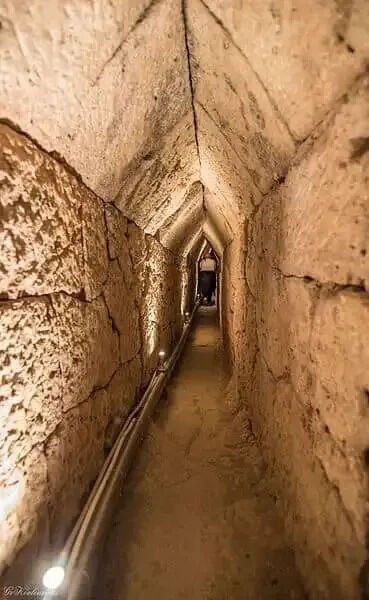 В Египте ученые обнаружили туннель, который может быть путём к гробнице Клеопатры (фото)