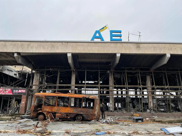 Разрушенный оккупантами аэропорт Херсона