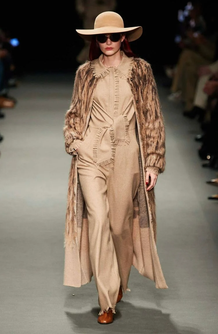 Модні тренди зими - як обрати пальто на зиму 2023 - Alberta Ferretti пальто