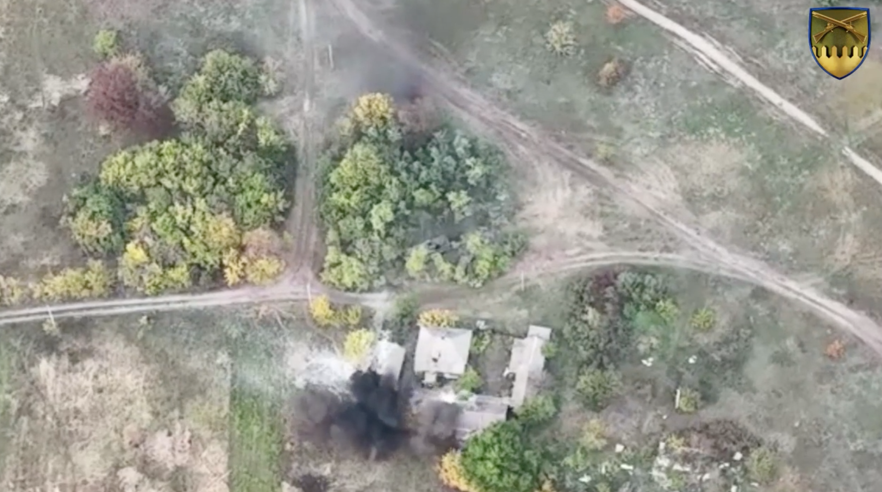 Украинские защитники сбрасывают с дрона подарки российским захватчикам