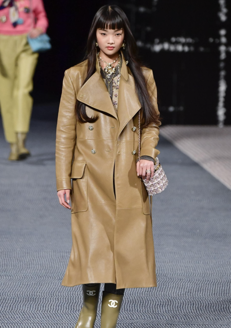 Кожаный тренч от Chanel - модные тренды зимы 2023