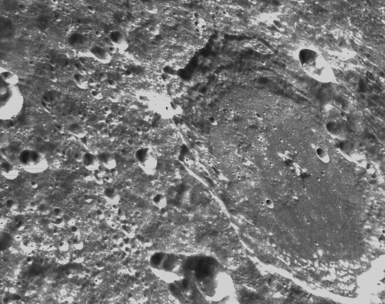 Фото місячних кратерів