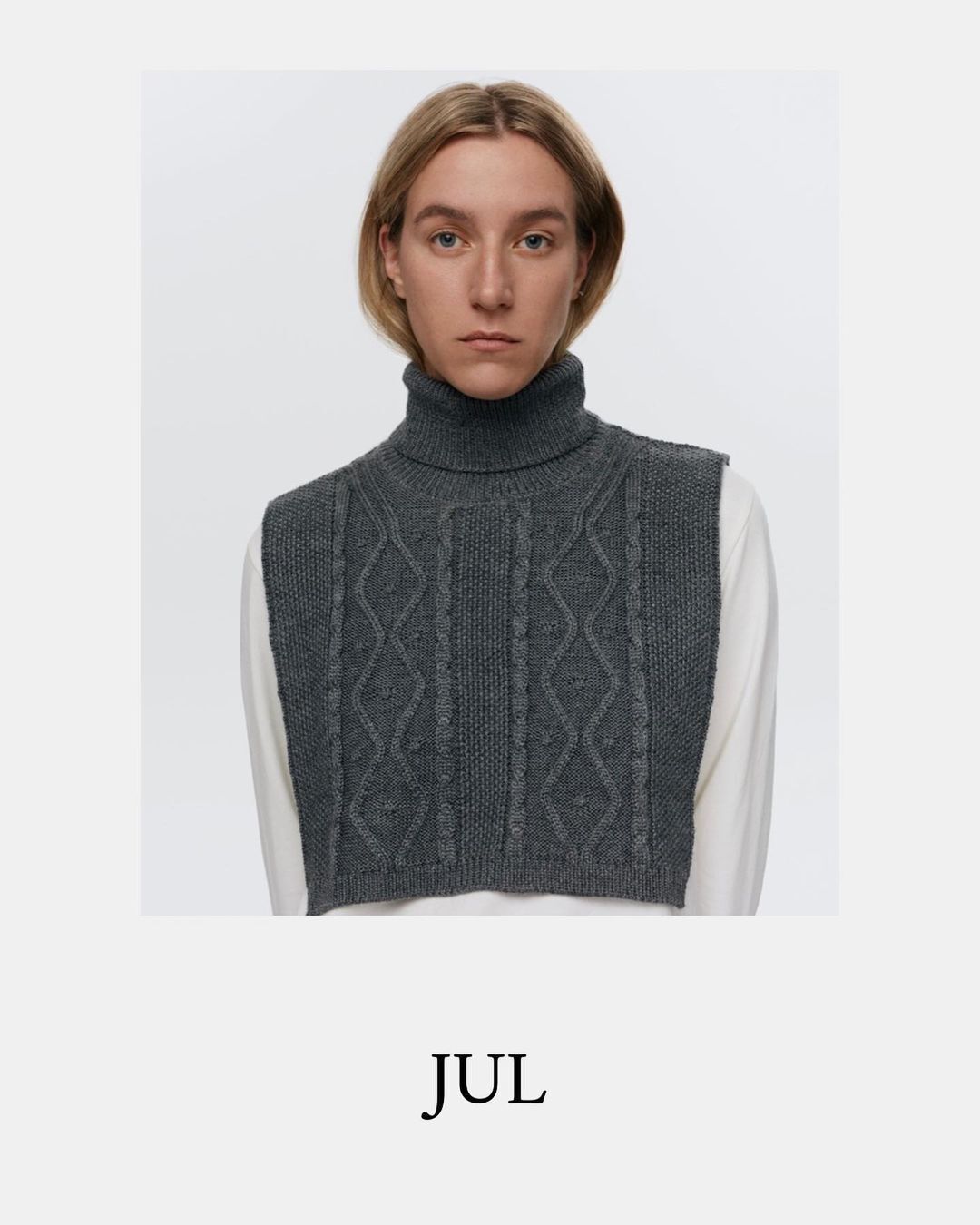 Модний бренд Jul показав, як комфотно можна утеплити шию та грудину