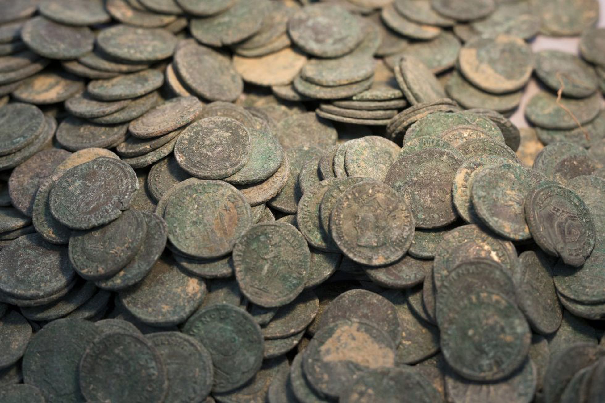 В Испании в амфорах обнаружили одну из самых больших коллекций монет IV века (фото)