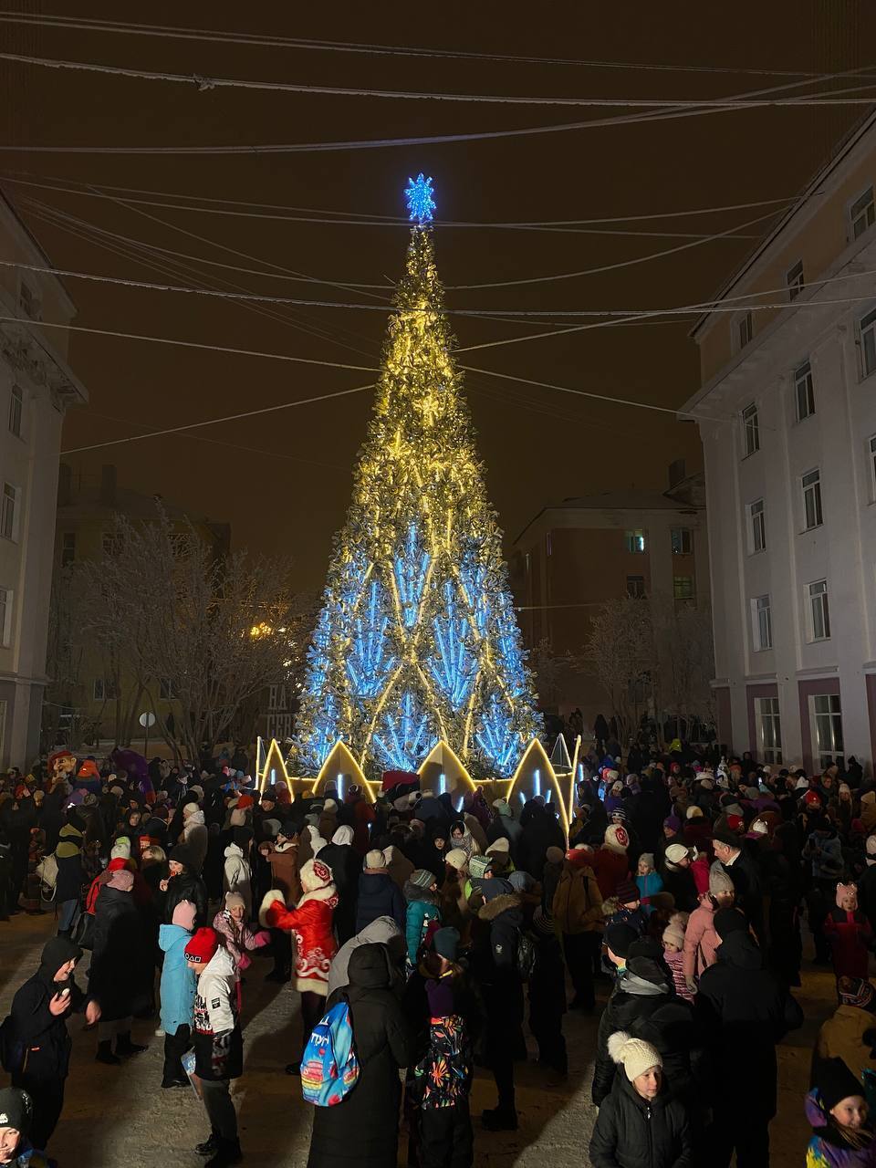 Новогодняя елка 2022-2023 в российском Кировске