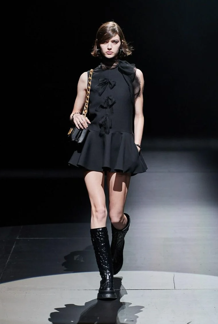 Какие черные платья никогда не выйдут из моды - модные тренды 2022-2023