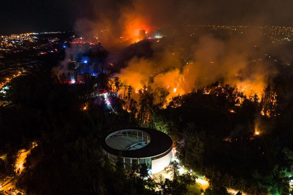 В Чили масштабный лесной пожар охватил побережье Винья-дель-Мар