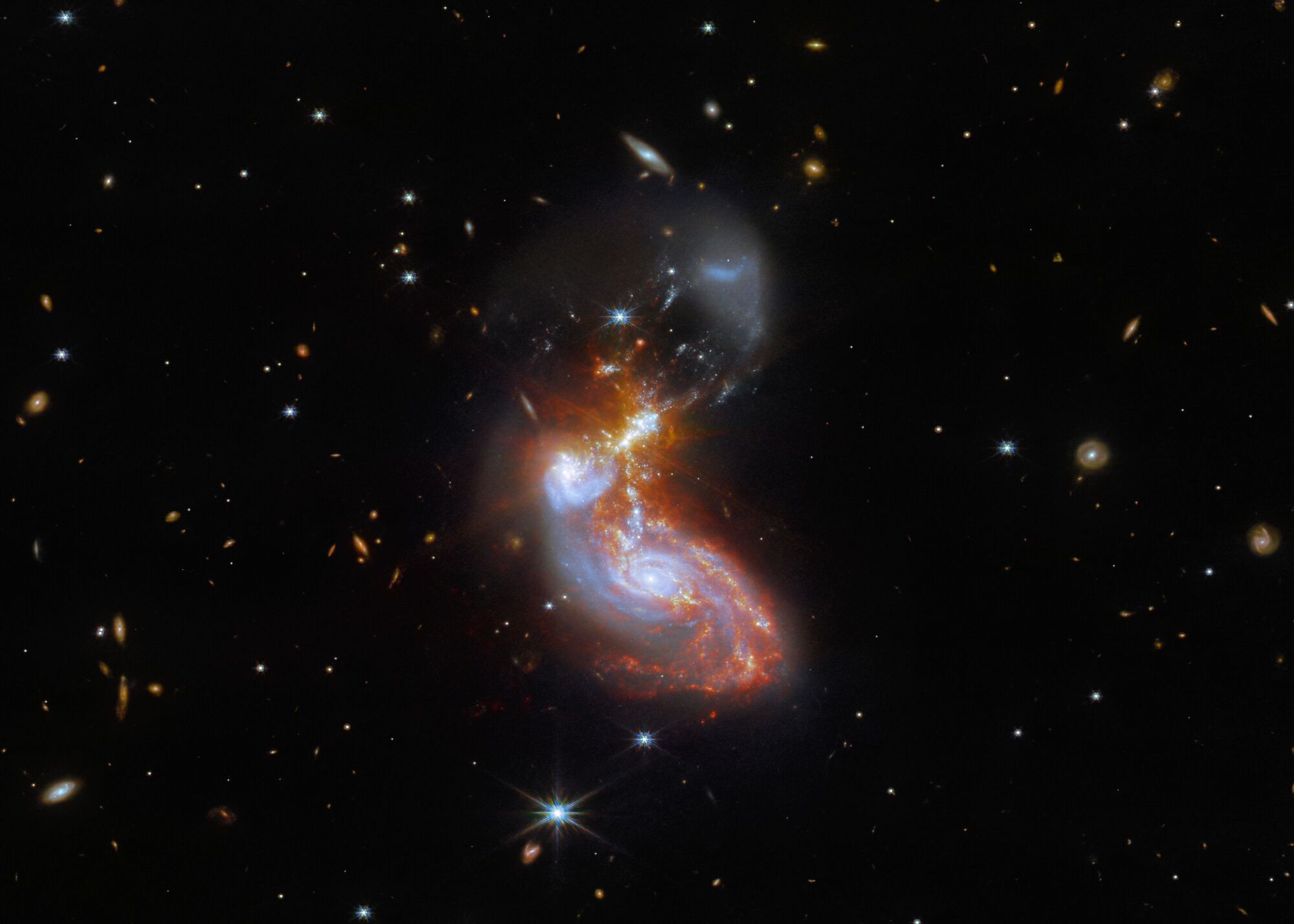 Слияние двух галактик зафиксировано космическим телескопом Джеймс Уэбб