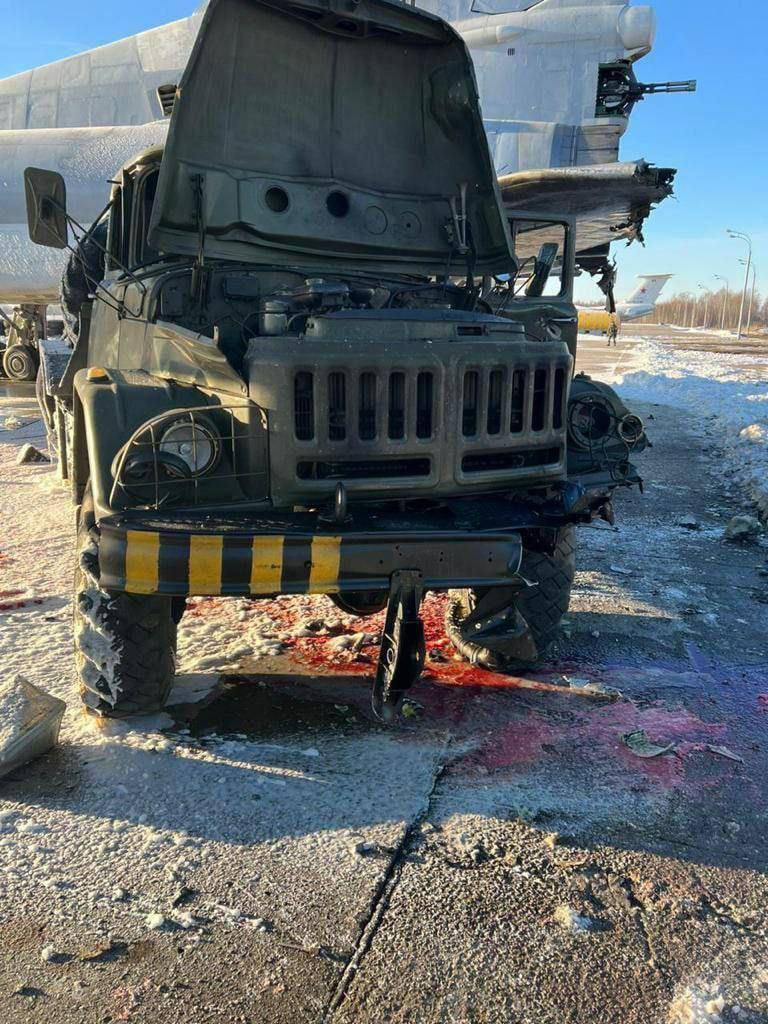 Наслідки вибуху бензовозу та знищення ТУ-22М3 на військовому аеродромі в Рязані