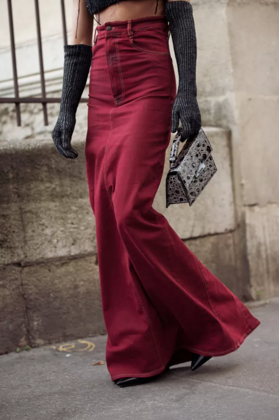 Головний колір 2023 Viva Magenta - шість стильних образів streetstyle - модні тренди 2023