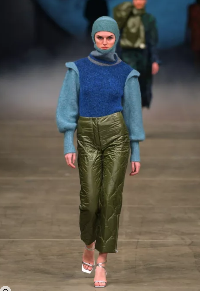 Модні тренди 2022 - як носити балаклаву - підбірка стильних образів з балаклавою