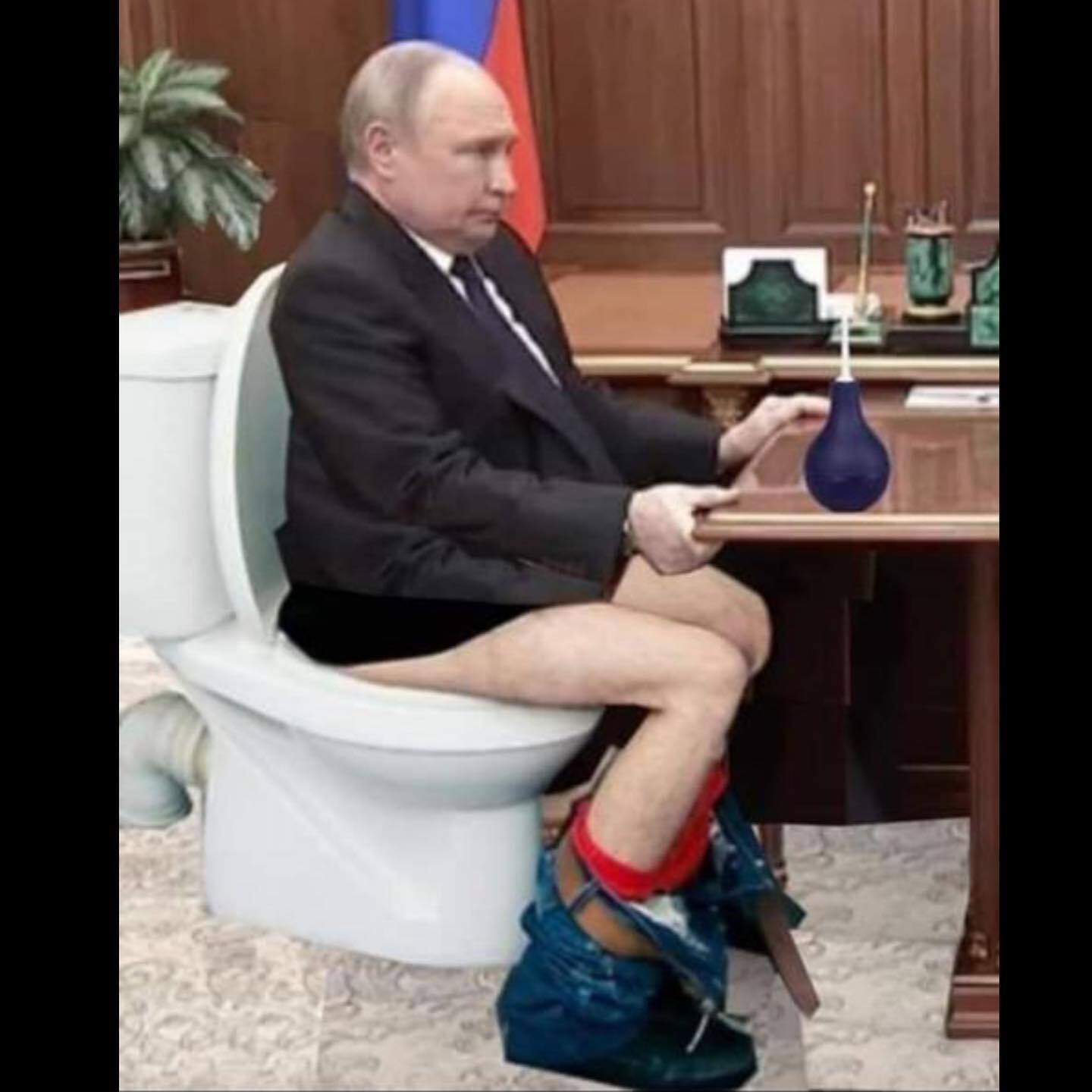 Гордон потролив Путіна, що тримався за стіл, українською клізмою