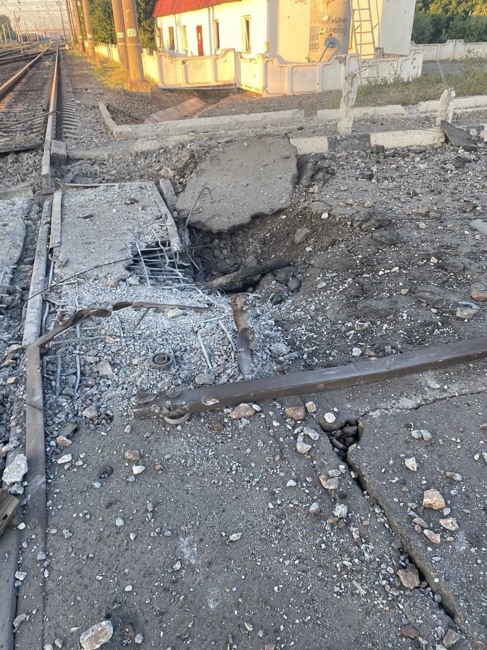 Пошкоджене залізничне полотно окупантів під Мелітополем