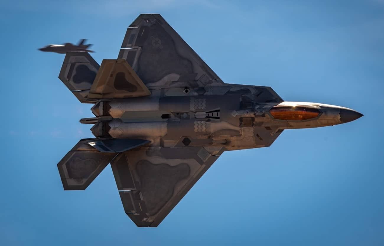 Истребитель F-22 Raptor