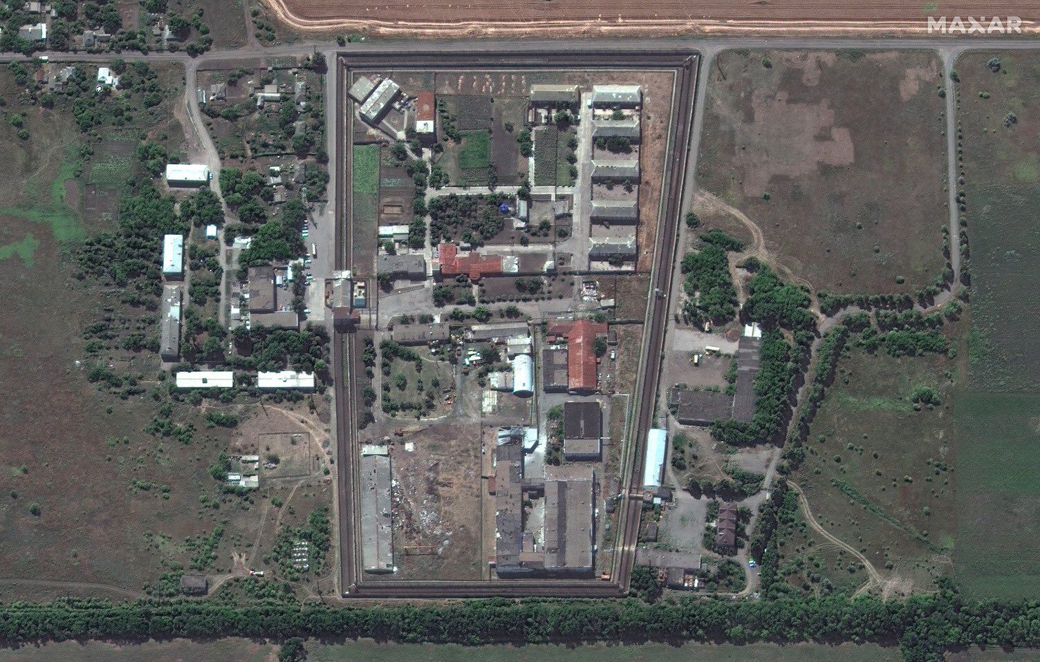 Супутникові знімки бараку Оленівки після трагедії (датовані 30 липня)