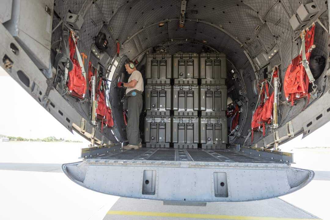 Беспилотник Bayraktar и вооружение к нему погрузили в самолет, который отправился в Украину