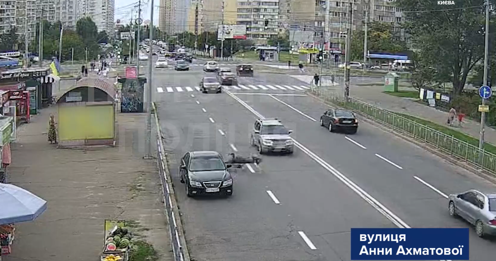 ДТП на Ахматовой: парень на электросамокате упал почти под колеса машины