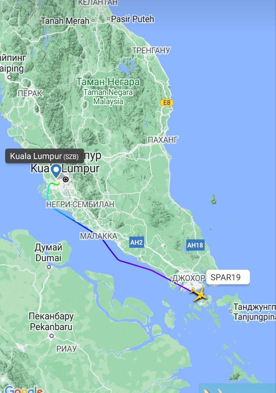 Літак Ненсі Пелосі залишає Малайзію