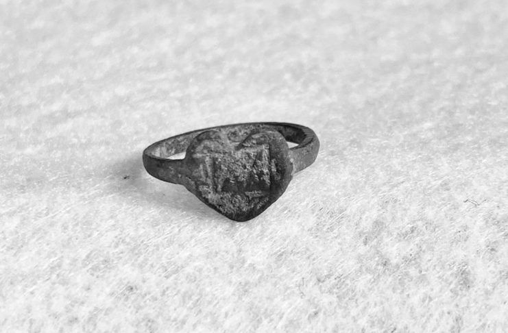 Єзуїтський перстень у формі серця 1700-х років знайдено у французькому форті в Мічигані