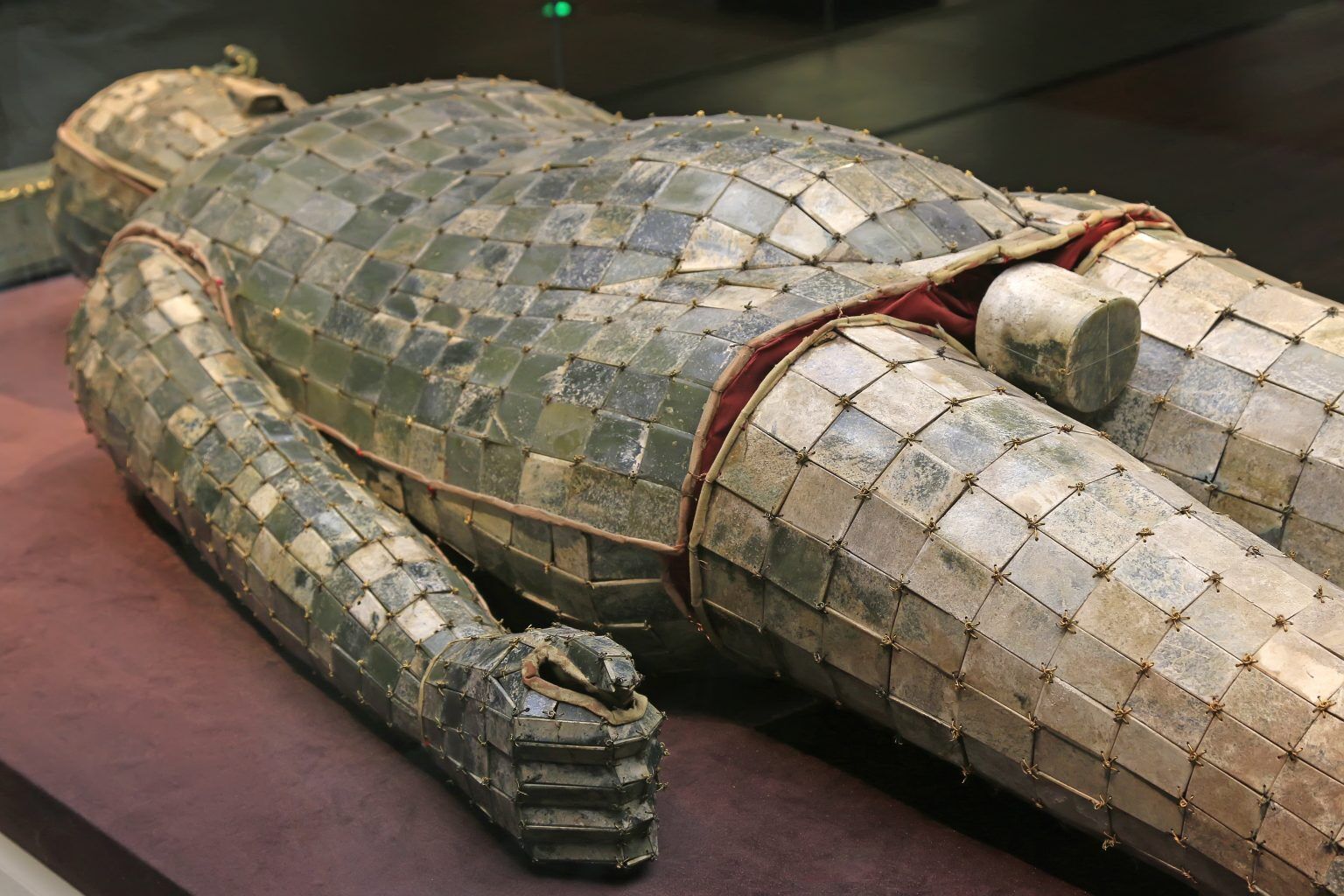 Нефритовый похоронный костюм династии Хань