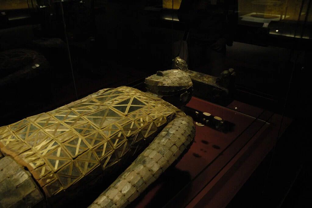 Нефритовий похоронний костюм династії Хань
