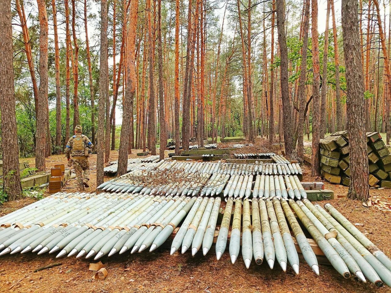 Трофейний Урал і 122 мм ракети до РСЗВ Град знайшли на Харківщині