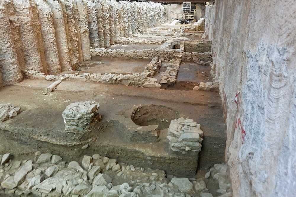 Фундаменты зданий эллинистической эпохи, найденные на вокзале Айя-София в Салониках.