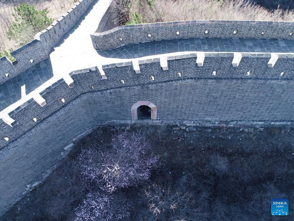 Приховані двері Хуан'ягуаньської частини Великої стіни в Тяньцзіні на півночі Китаю