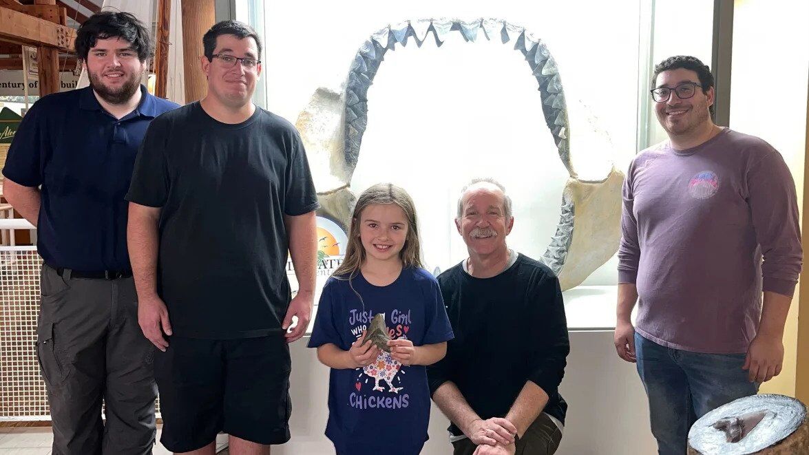 Дев'ятирічна дівчинка знайшла зуб вимерлої акули