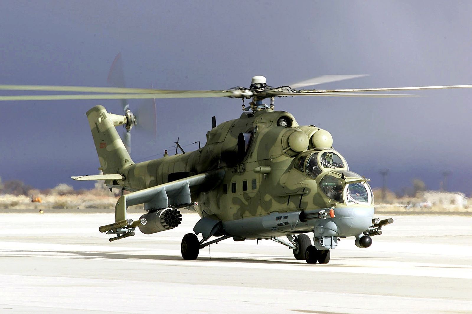 Український гелікоптер Мі-24 - війна в Україні - які гелікоптери має Україна та як пілоти випускають ракети по окупантах