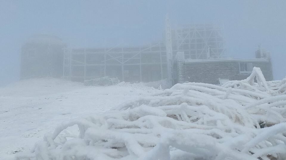 Мінус шість градусів та повно снігу: де в Україні настала зима (фото)