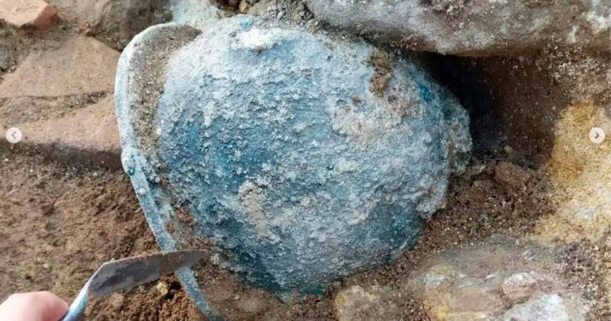 Ancient Greek helmet discovered in Italy at the site of sacrifices to Athena (photo)