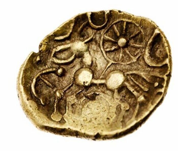 A metal detector makes an extraordinary discovery that rewrites the history of ancient Britain (photo)