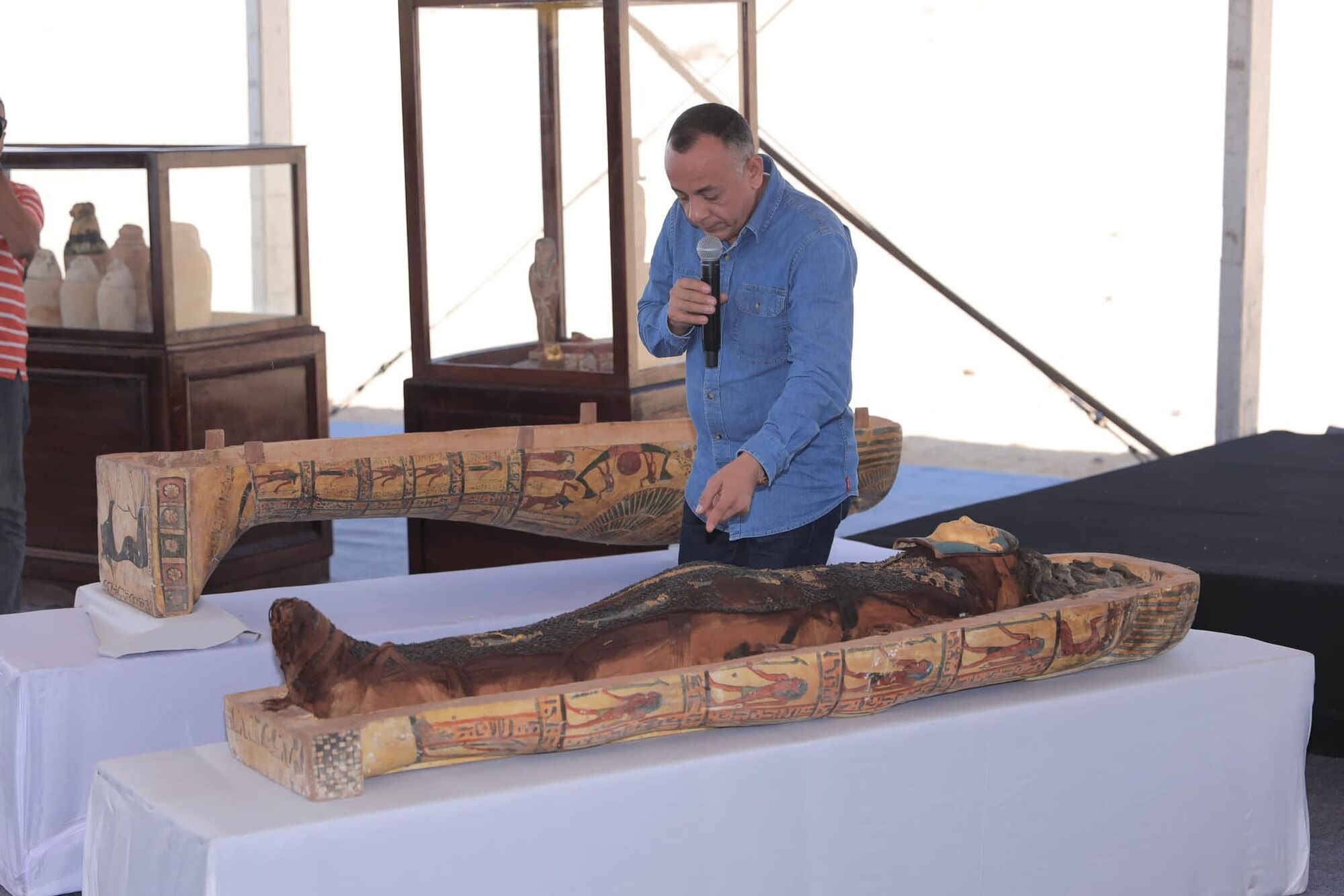 В Египте нашли ''праздничный'' гроб с мумией дочери первосвященника, которой 3000 лет (фото)
