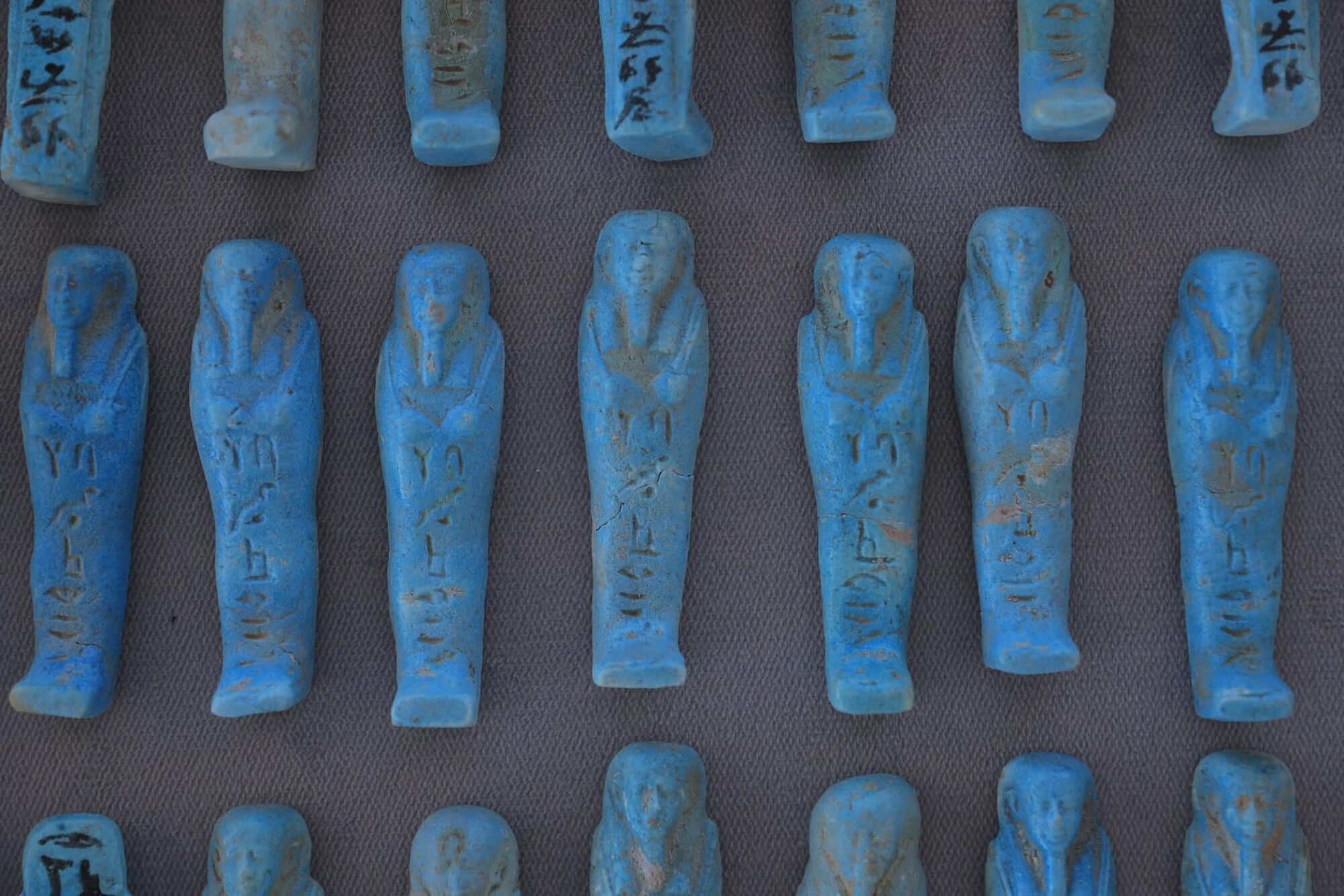 В Египте нашли ''праздничный'' гроб с мумией дочери первосвященника, которой 3000 лет (фото)