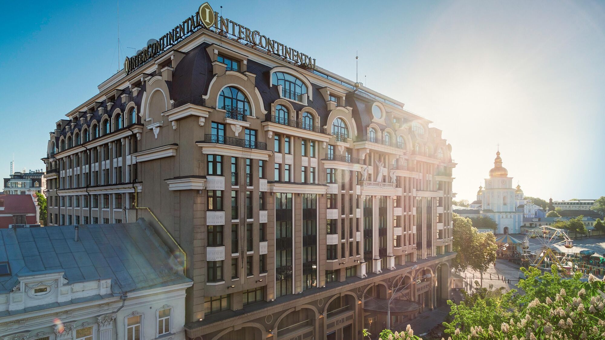 Що пропонують найрейтинговіші готелі Києва крім захмарних цін
