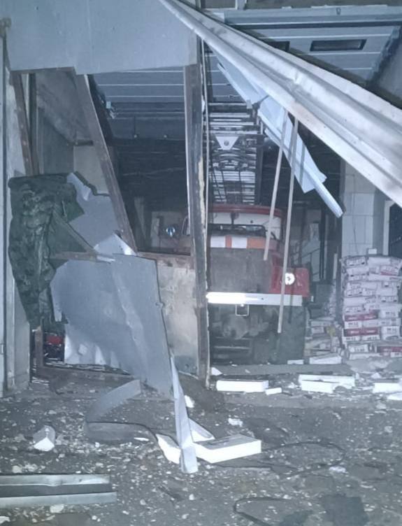 россия с ЗРК С-300 ударила по пожарной части Изюма: ранены восемь спасателей ГСЧС (фото и видео)