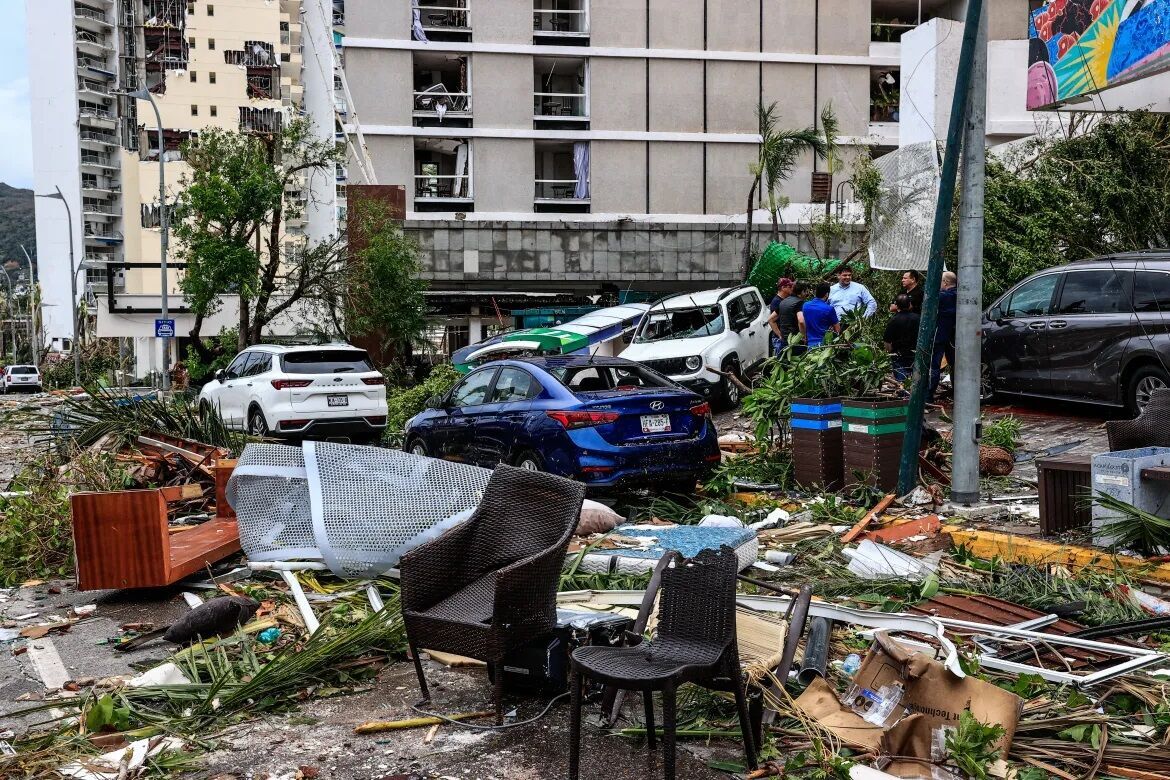 Ураган ''Отис'' уничтожил мексиканский курорт Акапулько: разрушены более 200 000 зданий, погибли 39 человек (фото и видео)