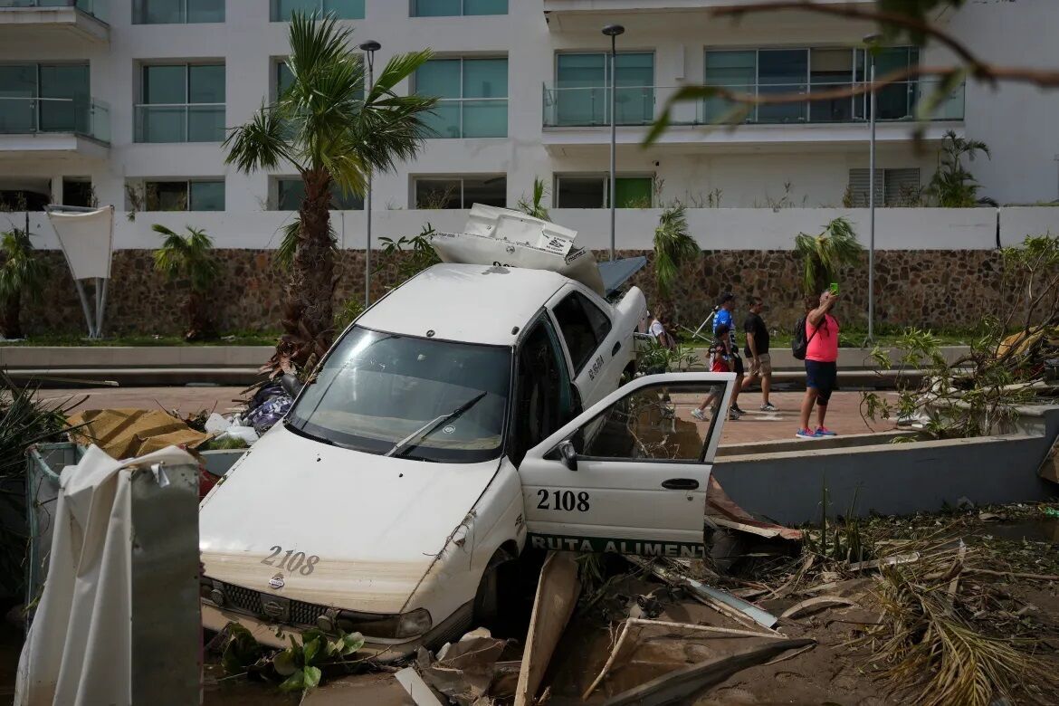 Ураган ''Отис'' уничтожил мексиканский курорт Акапулько: разрушены более 200 000 зданий, погибли 39 человек (фото и видео)