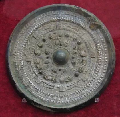 More than 100 ancient bronze mirrors discovered in a mound in Japan (photo)