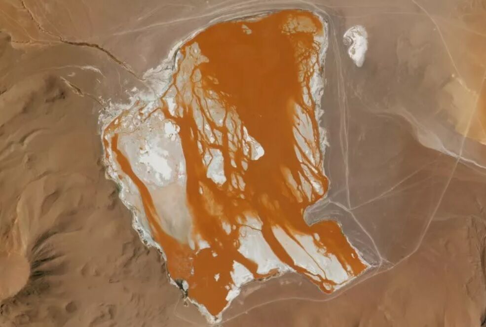 Space station showed images of ''bloody lakes'' on Earth (photo)