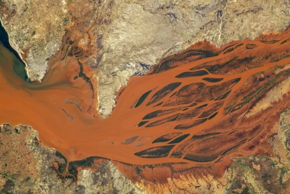 Space station showed images of ''bloody lakes'' on Earth (photo)