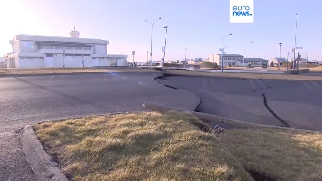 Volcano in Iceland is preparing to erupt: a 16 km long ''magma tunnel'' is being formed (video)