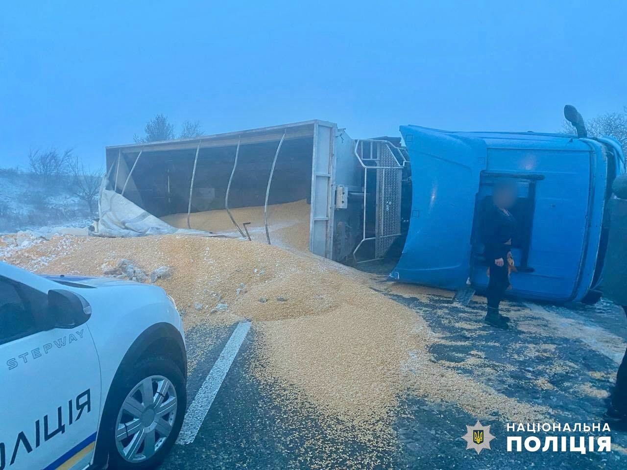 На Одещині – масові ДТП через снігопади: в Ізмаїльському районі у кювет з'їхав автобус з 22 пасажирами (фото, відео)