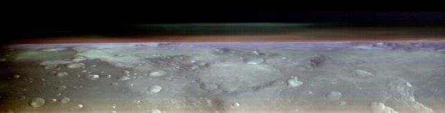 В NASA показали впечатляющий вид на горизонт Марса с орбиты (фото)