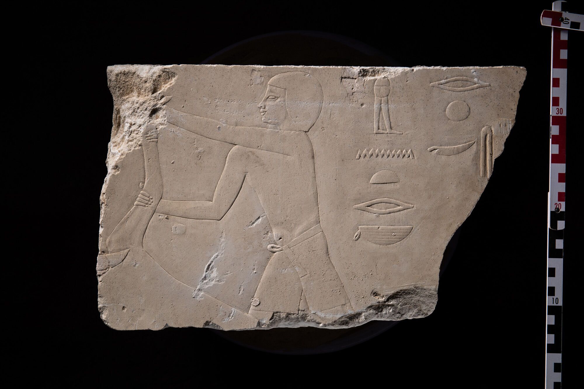 Знайдено давньоєгипетську гробницю з магічними заклинаннями проти змій (фото)